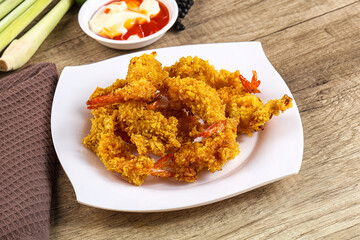 Golden deep prawn tempura wuth sauce