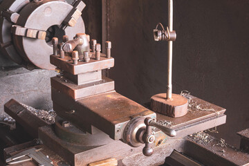 The old metal turning lathe inside of mechanical workshop