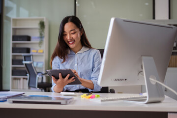 Business women are calculating daily expenses.