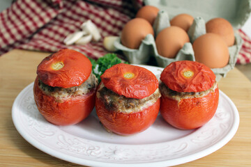 Tomates farcies avec farce ail et persil, faites maison
