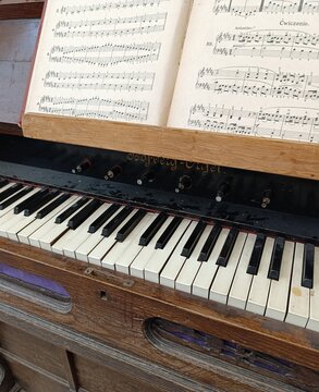 antique harmonium, an antique musical instrument