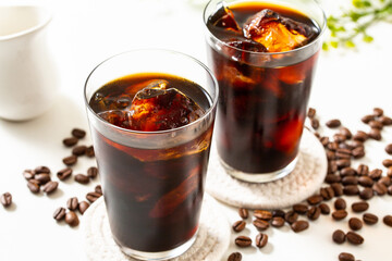 アイスコーヒーとコーヒー豆