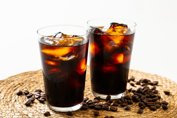 アイスコーヒーとコーヒー豆