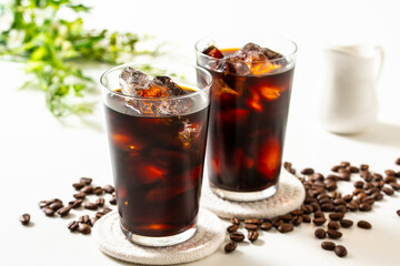 アイスコーヒーとコーヒー豆
