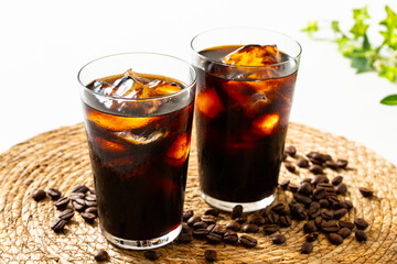 アイスコーヒーとコーヒー豆