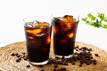 アイスコーヒーとコーヒー豆