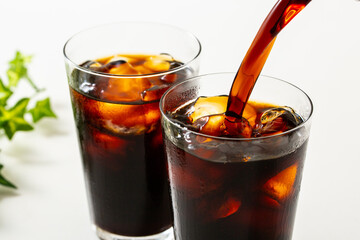 アイスコーヒーを注ぐ