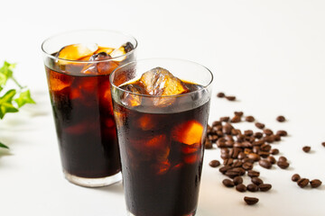 アイスコーヒーとコーヒー豆