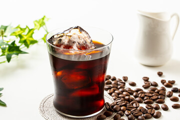 アイスコーヒーとコーヒー豆