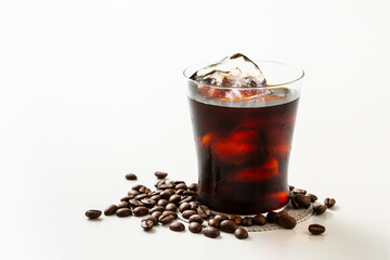 アイスコーヒーとコーヒー豆