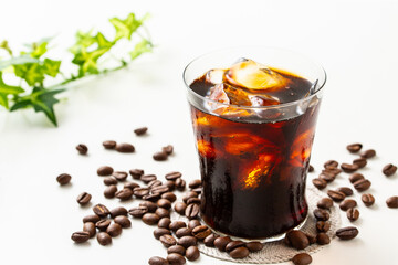 アイスコーヒーとコーヒー豆