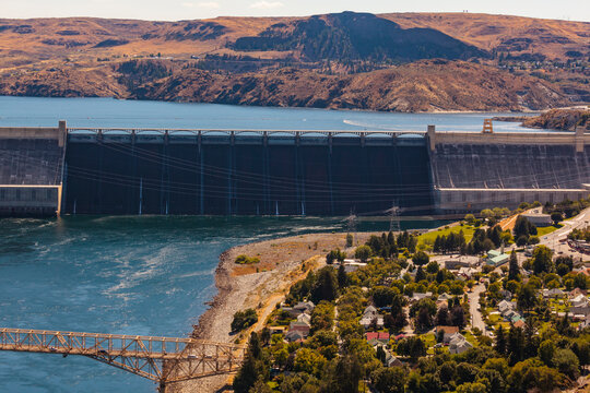 Grand Coulee Dam, the hydroelectric dam generating power on the Columbia river, creating the Franklin Delano Roosevelt reservoir.
