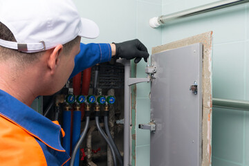 the master adjusts the hinges of the hidden door, water supply communications
