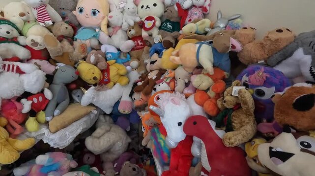 Used Soft Toys and Cuddly Animals for Sale at Roadside Landa Market Shop