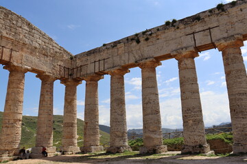 Fototapeta premium Segesta, Sicily, Italy - April 7 2025: Doric Temple of Segesta