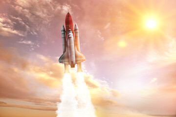 Naklejka premium Modern space rocket in beautiful cloudy sky