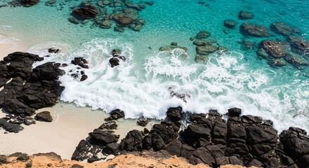 白い砂浜に砕ける波 透き通る青の海 美しい景観. AI Generated