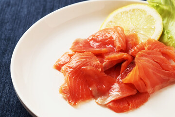 スモークサーモンの切り落とし