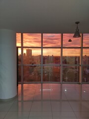 Amanecer en la oficina
