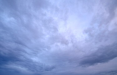 Obraz premium Moody evening sky with layered clouds in soft blue and purple tones