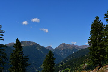 Fototapeta premium Schöne Landschaft im Ultental in Südtirol 