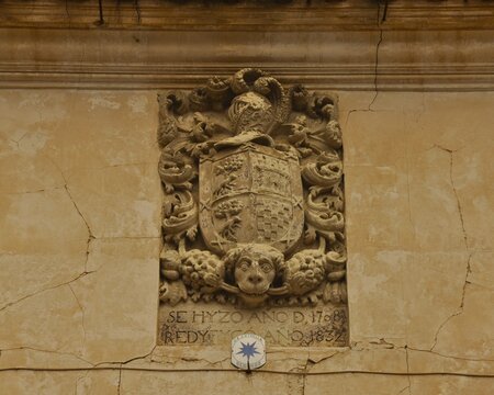 Escudo de los Ruiz de Assin en Ceheg&iacute;n