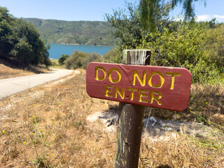 Do not enter sign at the lake