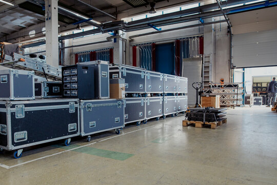 Event Logistics Essentials: From Cases to Rigging, truck loading, Event Logistic, event stock, rigging roll cases,flight cases