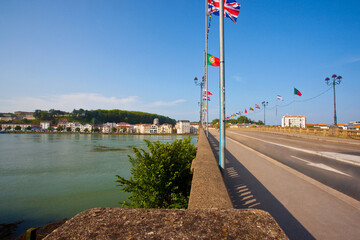 Zabytkowy most Pont Saint-Esprit, Pireneje Atlantyckie, Bayonne, Francja, Historic Pont Saint-Esprit Bridge, Pyrénées-Atlantiques, Bayonne, France