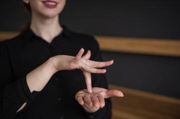 Woman showing the word center in Russian sign language. 