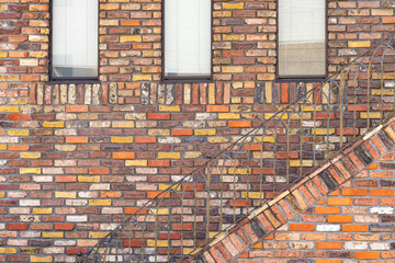 レンガ造りの壁と階段