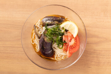 ナスの揚げ浸し　トマト　蕎麦