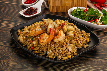 Vietnamese fried rice with prawn and squid Kom Ran