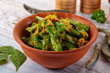 Steamed green beans with egg scramble