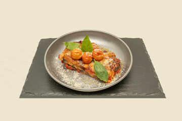 Although they are dishes rooted in tradition, both lasagna and parmigiana have found their place in contemporary cuisine