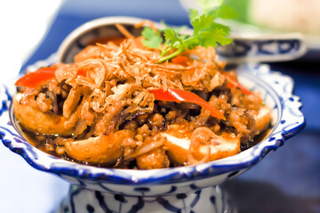 Rich Thai Curry: Savory Tofu Dish with Crispy Topping