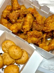 Crispy fried chicken with golden, crunchy skin and juicy, tender meat. A delicious and savory dish, perfect for any meal, served with dipping sauces or side dishes for extra flavor!