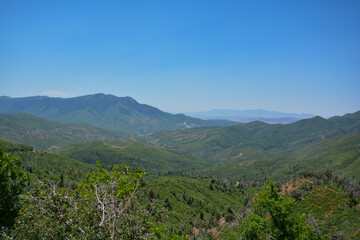 Fototapeta premium Wasatch Mountains in Utah, USA, in summer with mountains still covered by snow