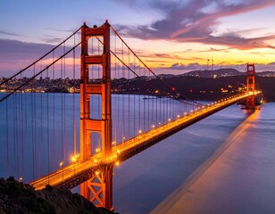 Obraz premium Golden Gate Bridge at Sunrise