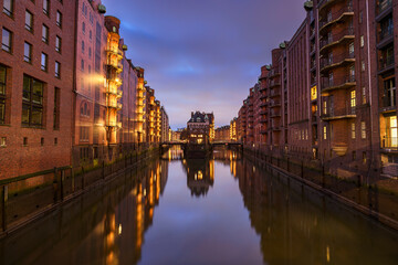 Fototapeta premium Evening Glow Over Hamburg’s Speicherstadt in the Heart of the Historic Warehouse District