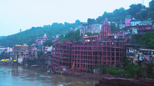 Omkareshwar Jyotirlinga Temple &ndash; Sacred Shiva Shrine on the Banks of Narmada