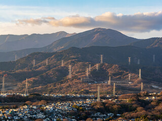 弘法山公園から秦野の町と送電線