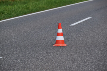 Pylone auf einer Strasse zur Absicherung