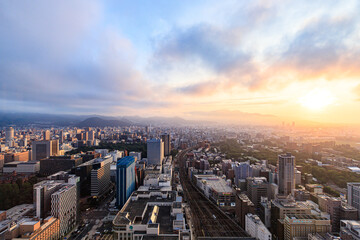 Obraz premium Hokkaido, JapanBeautiful Sunrise Over Sapporo City Skyline in Hokkaido Japan