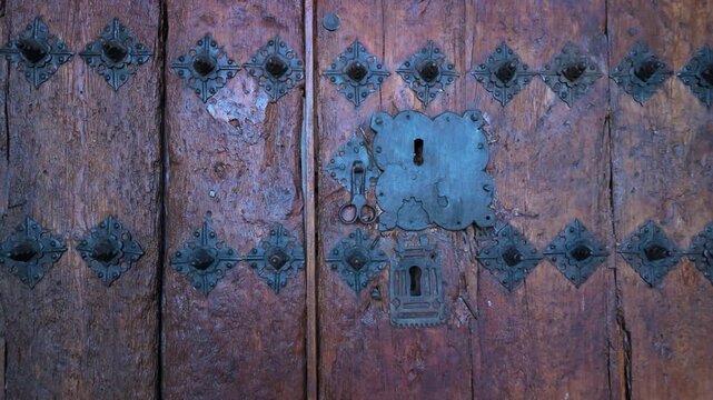 Main entrance of the Church of San Esteban in the town of Sos del Rey Cat&oacute;lico in the Cinco Villas region. Zaragoza Province, Aragon, Spain, Europe
