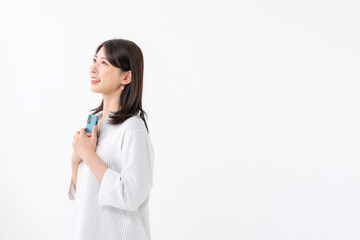 女性　スマートフォン　スマホ　笑顔