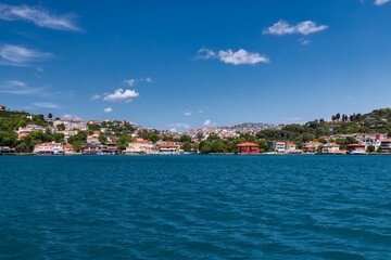 Obraz premium Beautiful Istanbul cityscape view from cruise sailing to Bosphorus,Turkey