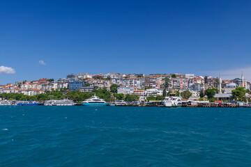 Obraz premium Beautiful Istanbul cityscape view from cruise sailing to Bosphorus,Turkey