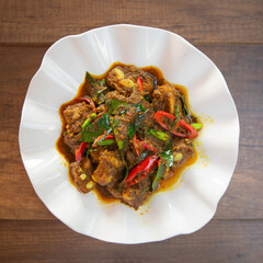Stir-fried pork ribs with curry paste, a stir-fried dish using spicy curry paste. The main...
