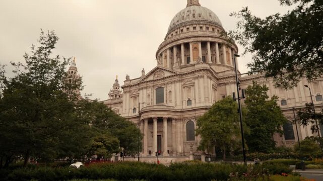 Wide shot of St. Paul&rsquo;s Cathedral in London. Iconic dome and historic architecture dominate the skyline on a cloudy day.